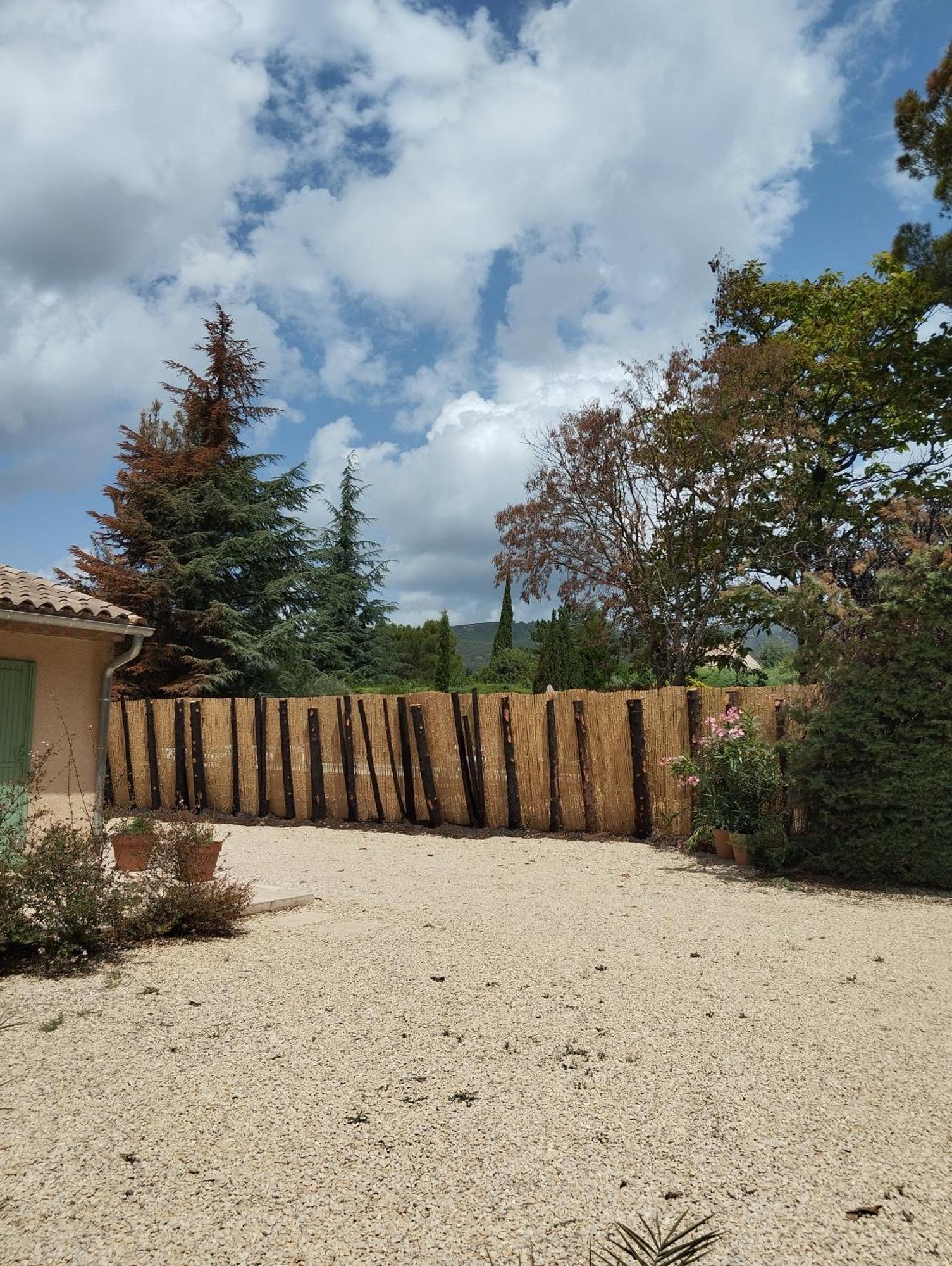 Les Cheneslierres Bed & Breakfast Lourmarin Exterior photo